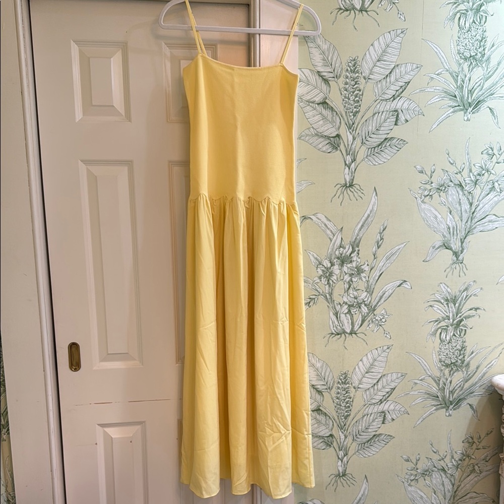 Elegant Yellow Sleeveless Dress